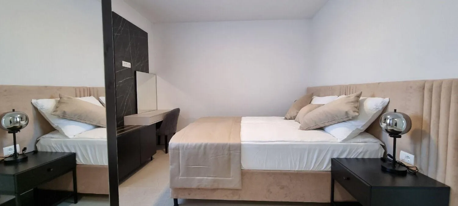 Apartments Mark 2 - 100 M From Sea Medulin 0*,