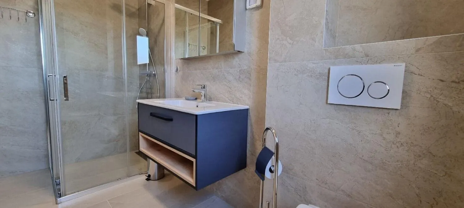 Apartments Mark 2 - 100 M From Sea Medulin 0*,  Croatia
